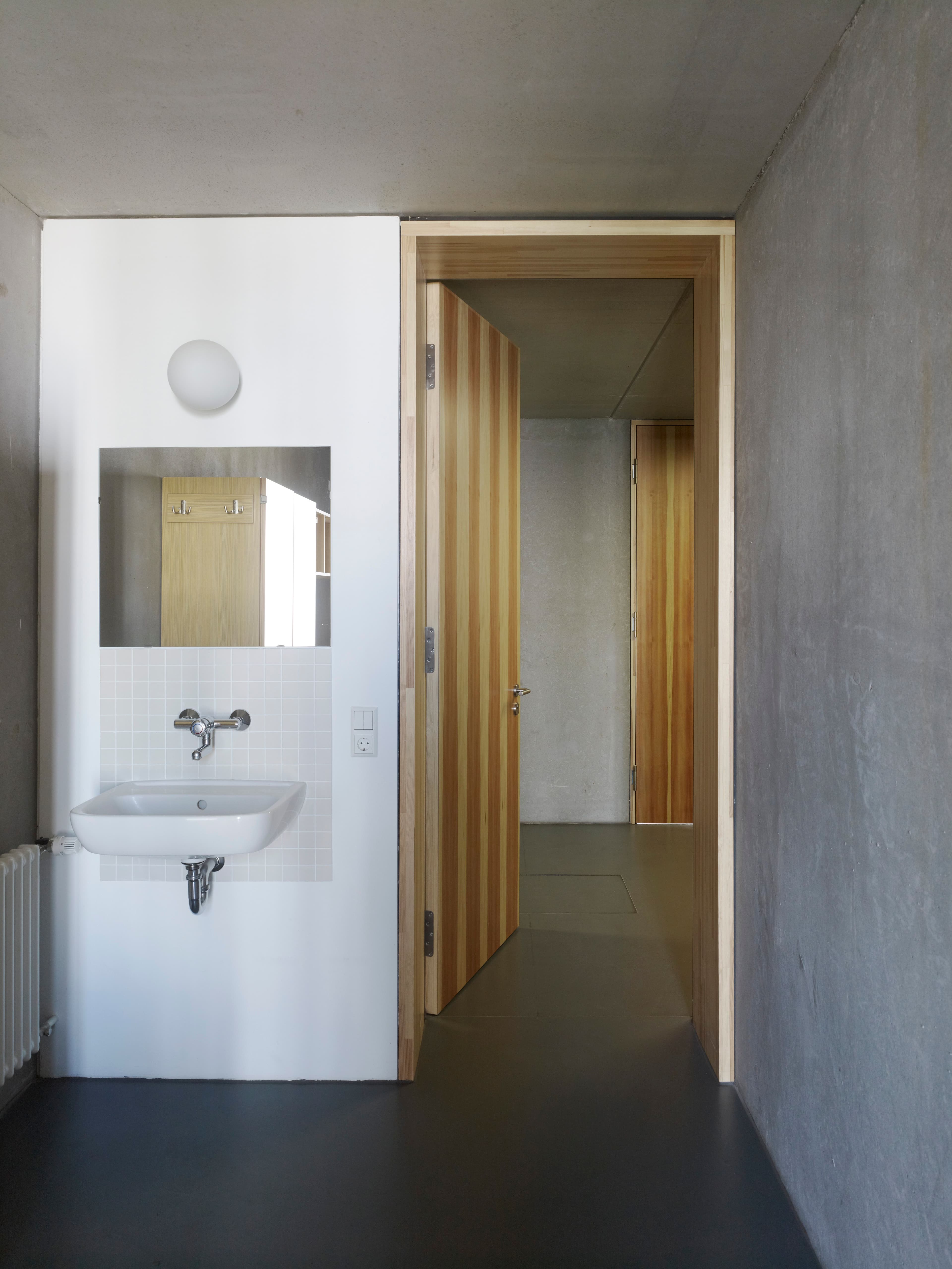 JVA Düppel Bild Zelle von innen; Tür offen