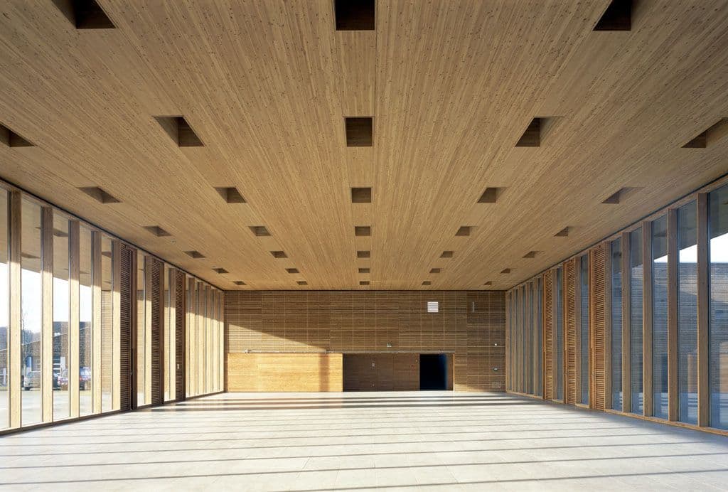 Fachober- und Berufsoberschule Memmingen Blick Atrium innen