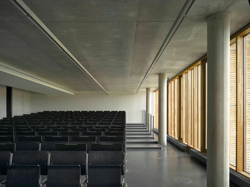 Hochschule für Technik und Wirtschaft Aalen Hörsaal leer