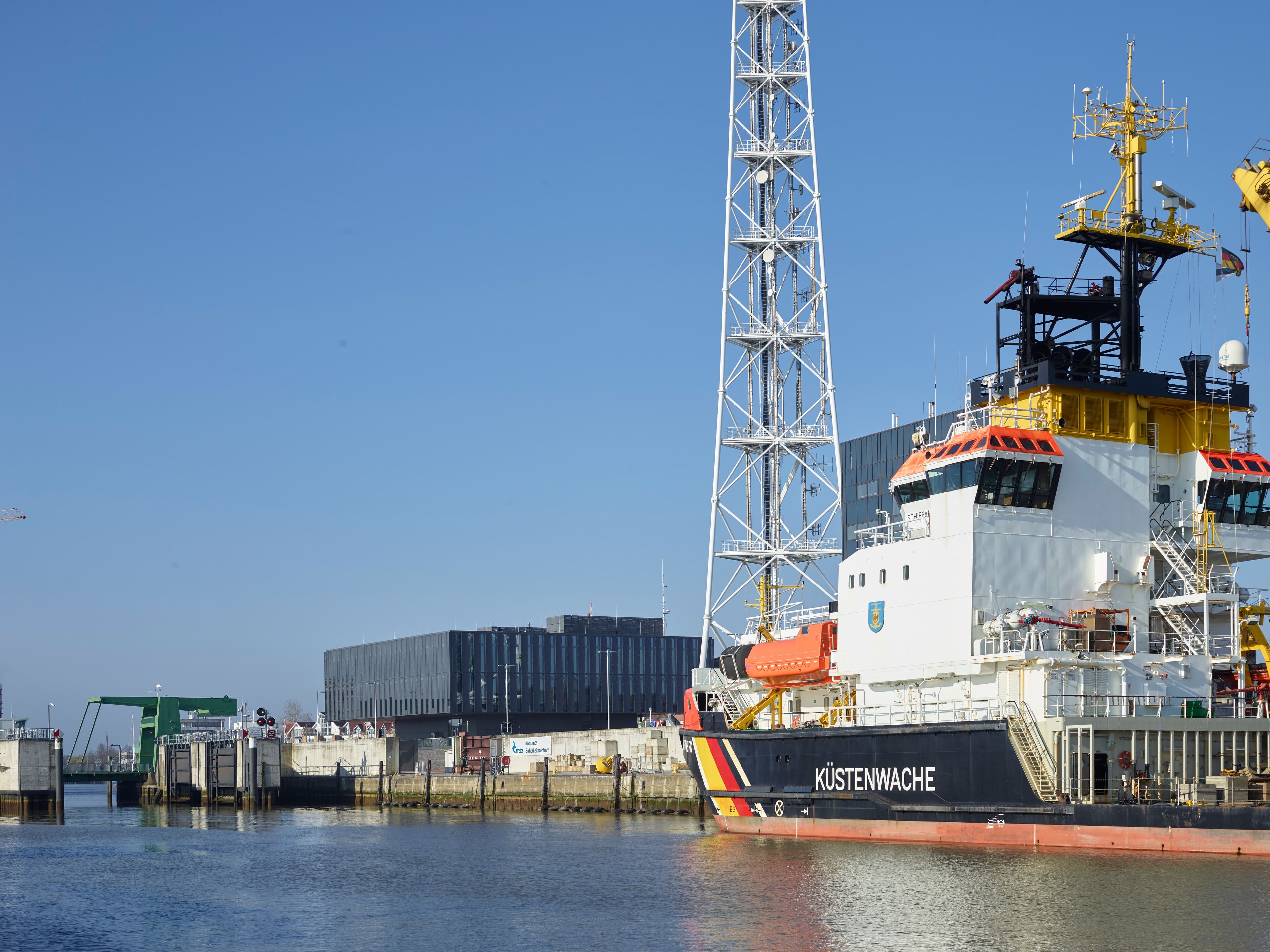 Maritimes-Sicherheitszentrum Perspektive vom Wasser aus