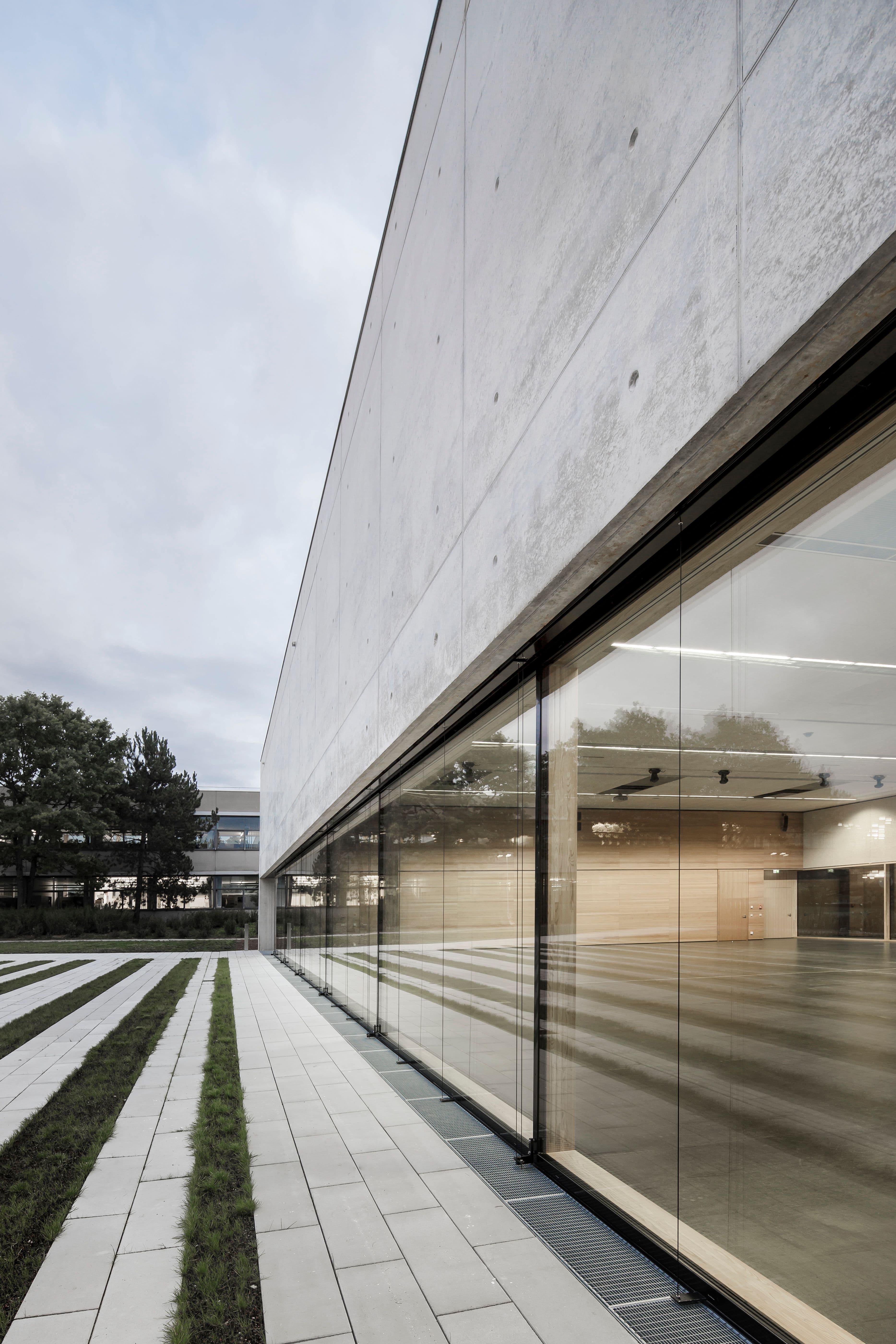 Aula- und Hörsaalgebäude Hochschule Aalen Perspektive Fensterband