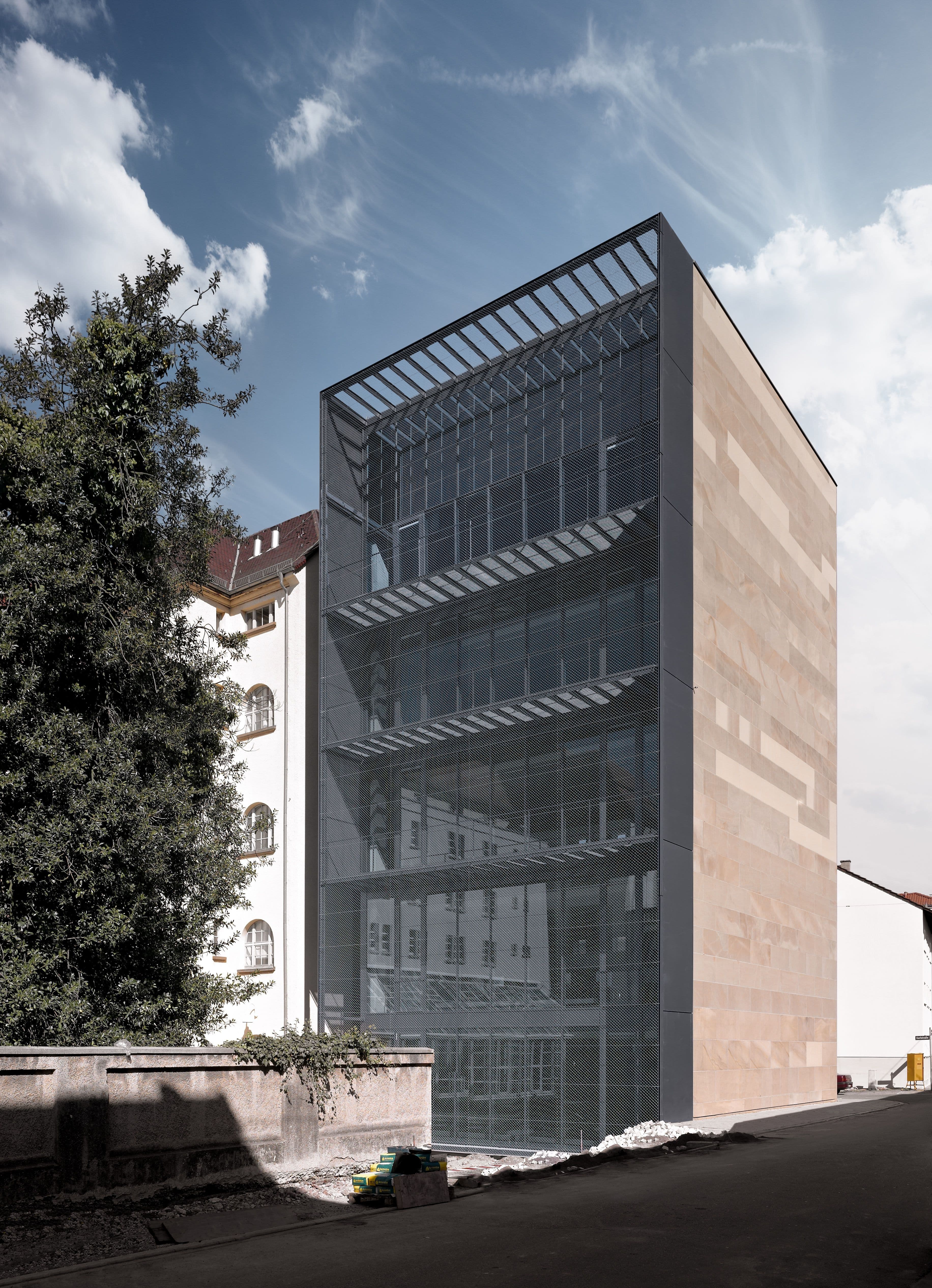 Fakultät für Gestaltung Pforzheim Perspektive vom Hof