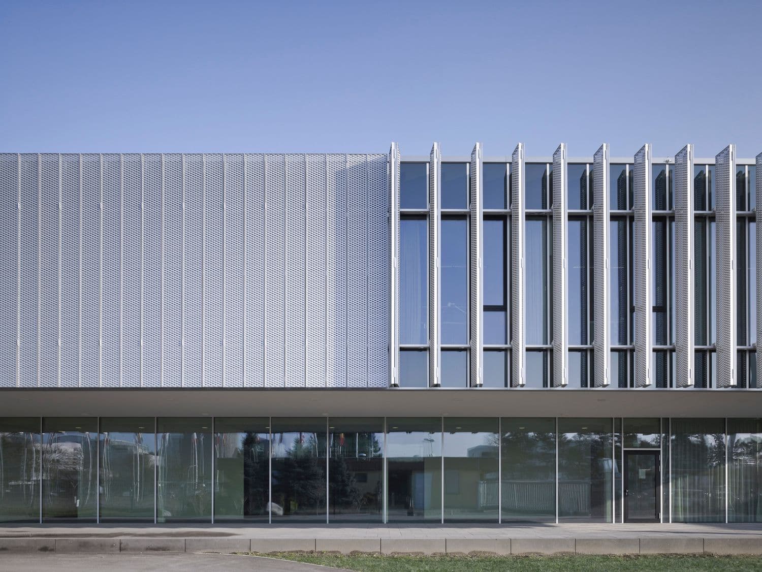 Institut für Transurane Karlsruhe Ansicht Fassade halb-offen