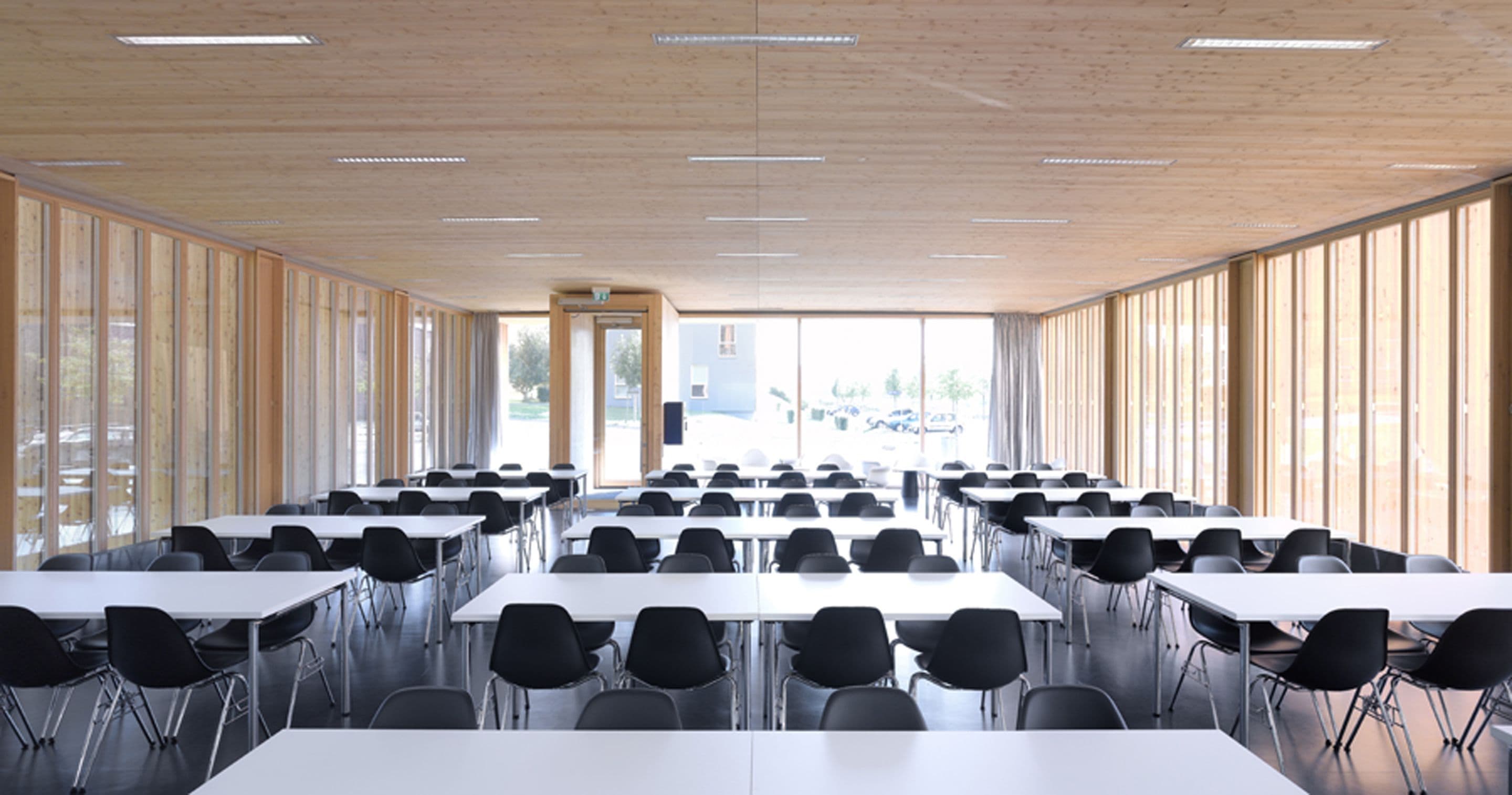 Cafeteria Aalen Speiseraum mit Bestuhlung